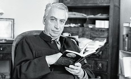 Roland Barthes, crítico e teórico literário que criou o famoso ensaio de A Morte do Autor