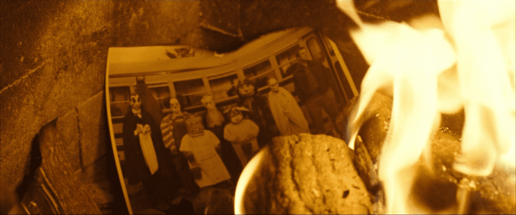 Foto revelando que o Sr. Kreeg era o motorista da história contada em "Halloween School Bus Massacre"