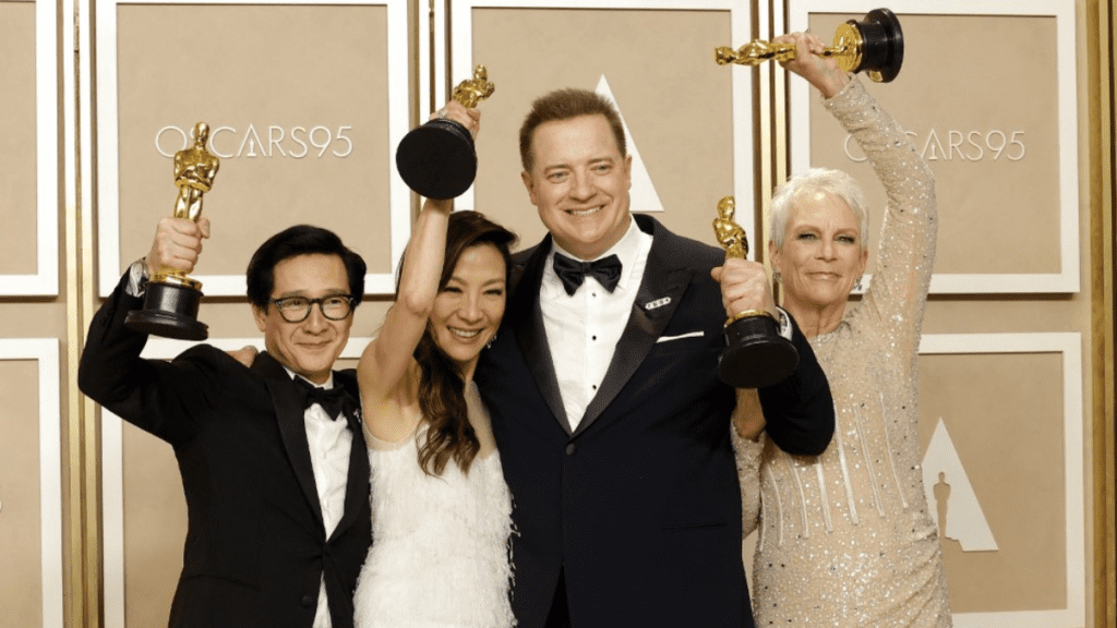 Brendan Fraser, Michelle Yeoh, Ke Huy Quan e Jamie Lee Curtis, vencedores nas categorias de atuação do Oscar de 2023