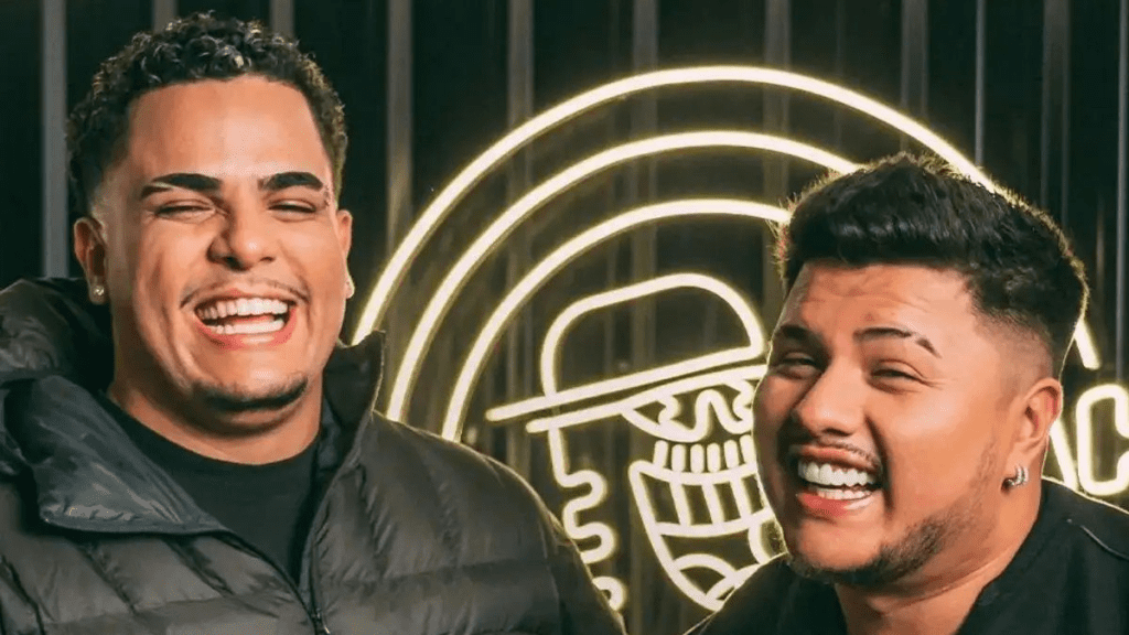 Igão e Mítico, apresentadores do PodPah, um dos maiores podcasts da atualidade do YouTube brasileiro