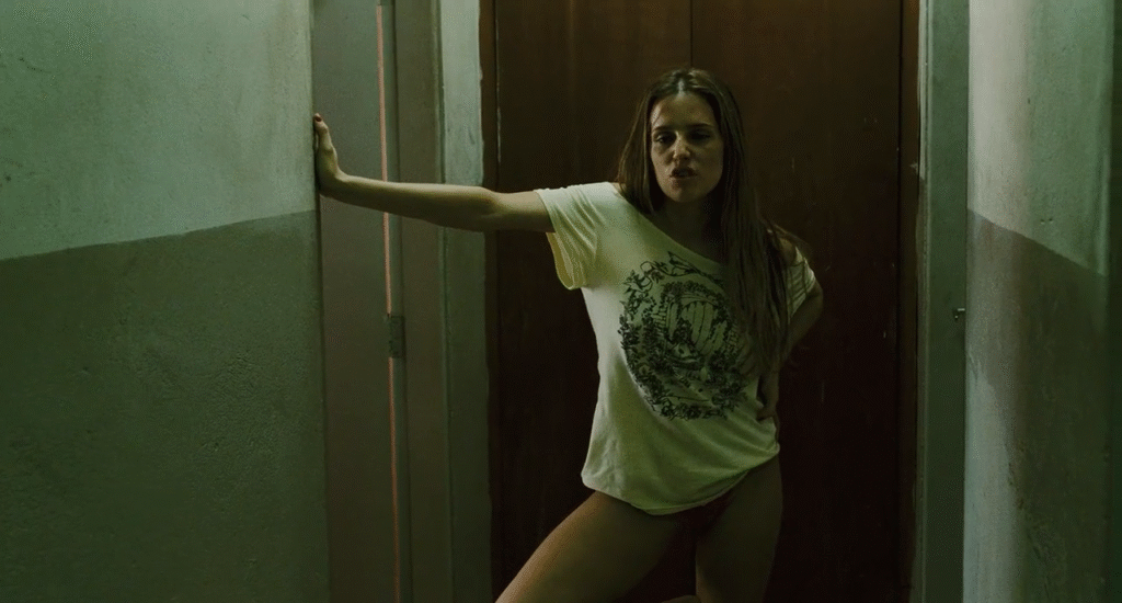 Imagem do filme Bruna Surfistinha em que a personagem fala "Hoje eu não vou dar! Hoje eu vou distribuir". Usei a imagem para falar que quem quiser pode fazer vídeos baseados nos meus textos porque é assim que minha mente funciona