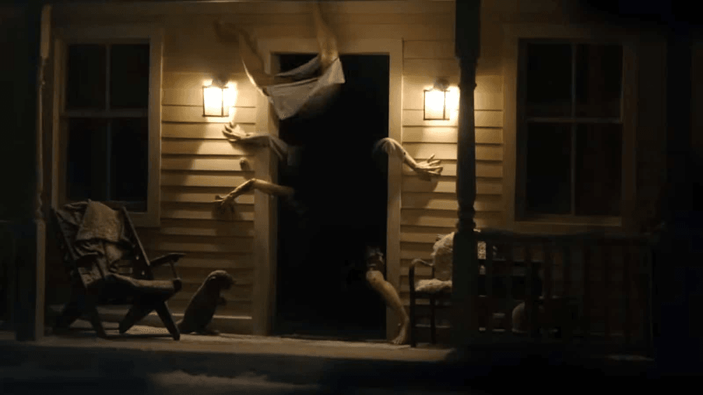 Uma das criaturas que aparece no filme de Resident Evil (2026) feita de um amontoado de corpos