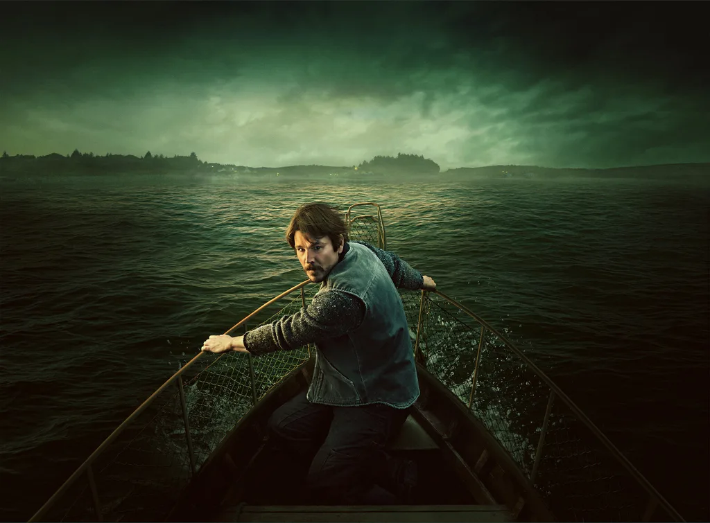 Capa de Profundezas (Below), minissérie da Netflix que finge ser horror cósmico, mas é apenas sobre uma lula gigante ameaçando uma pequena vila canadense